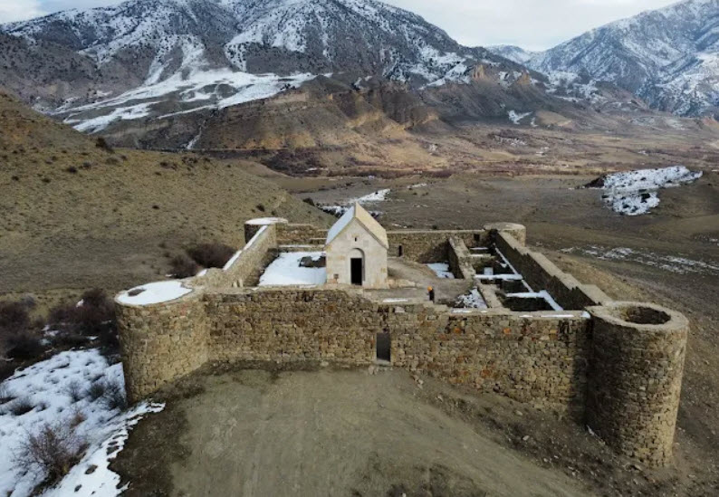 Gevorg Marzpetuni/Tapi Castle, Armenia